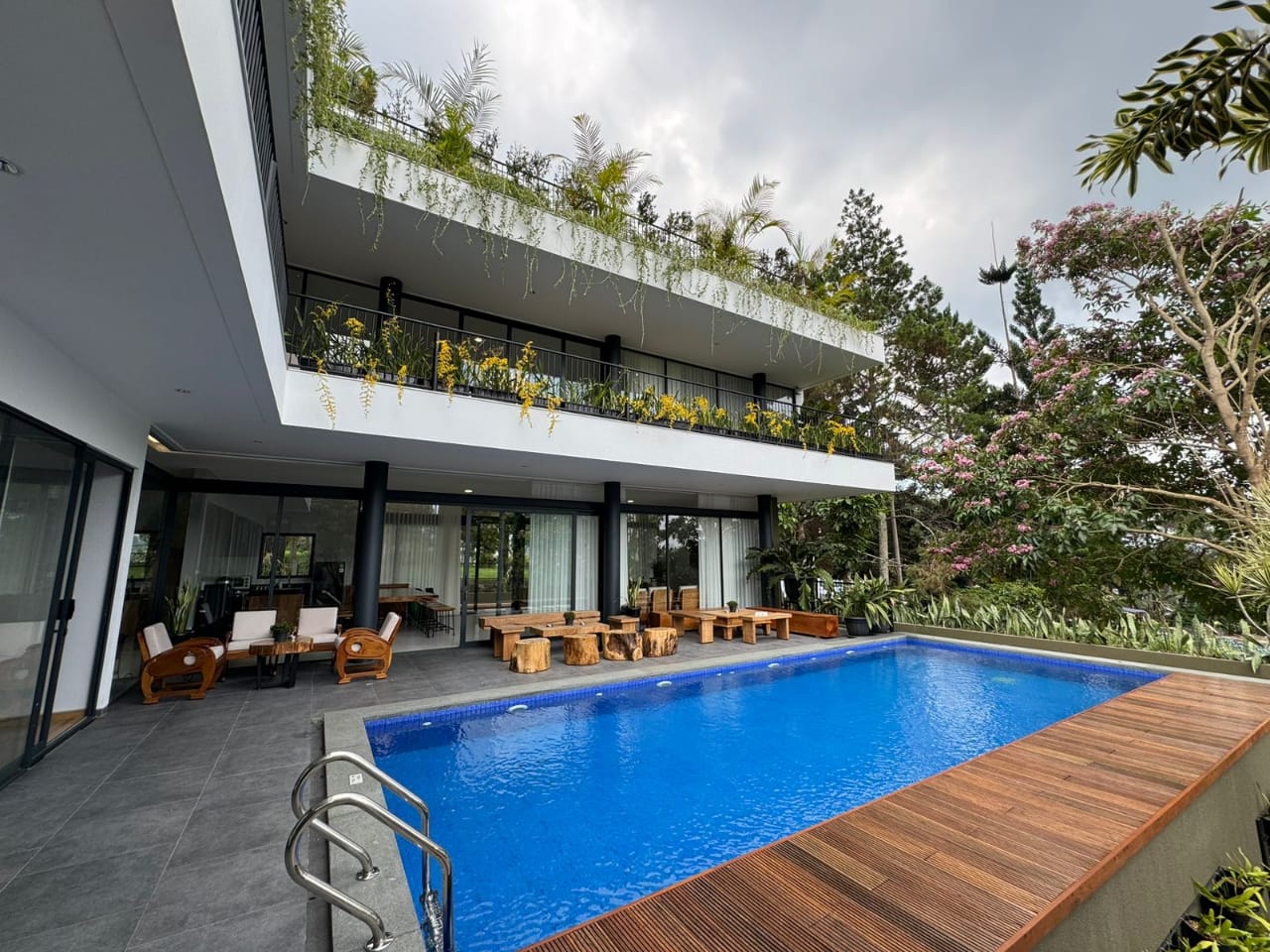 tampak depan villa